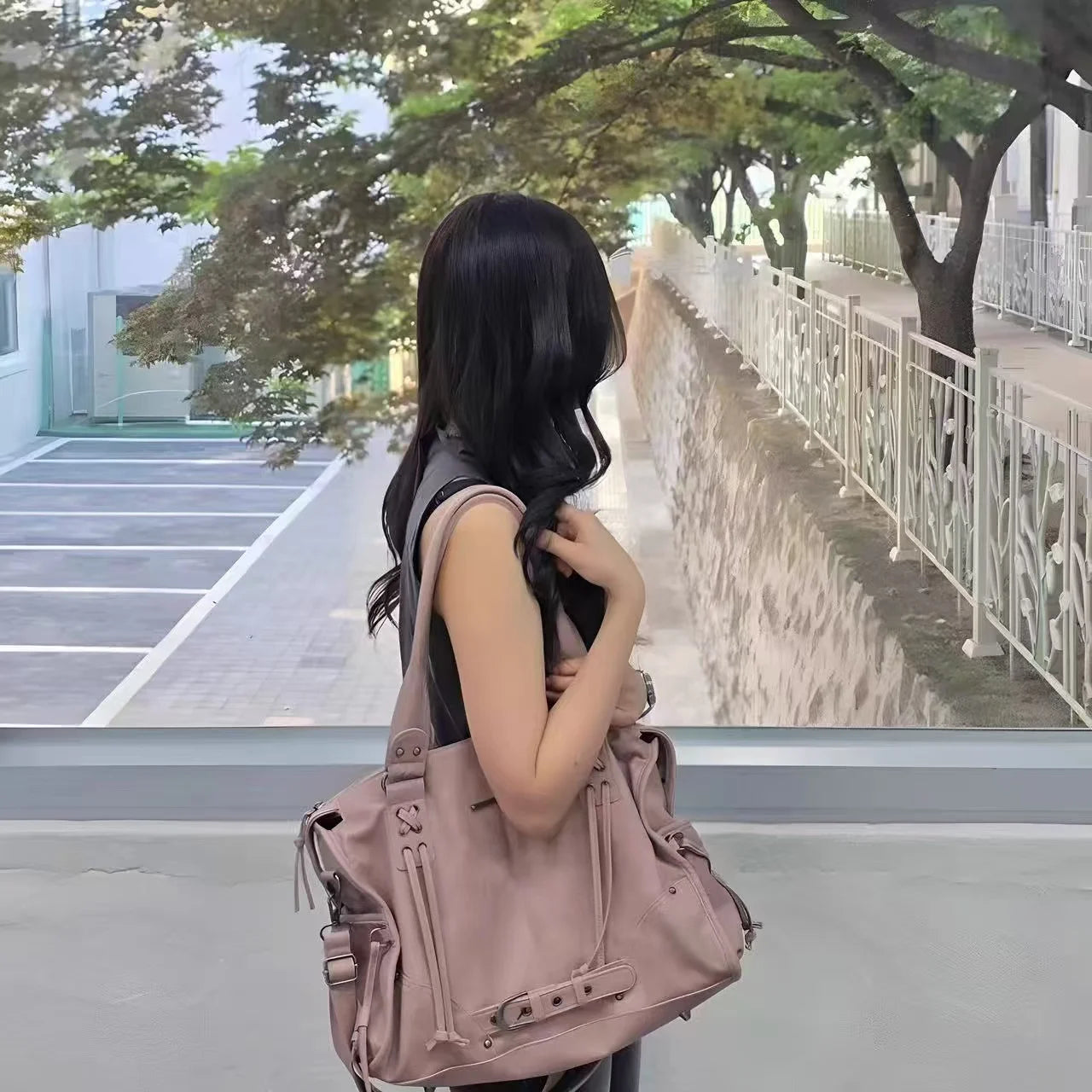 FANCY CLUB Sac fourre-tout moto rétro pour femme – Grand sac à main à rivets avec anses, sac à main tendance de style coréen pour les trajets quotidiens, les voyages, le shopping et les tenues décontractées