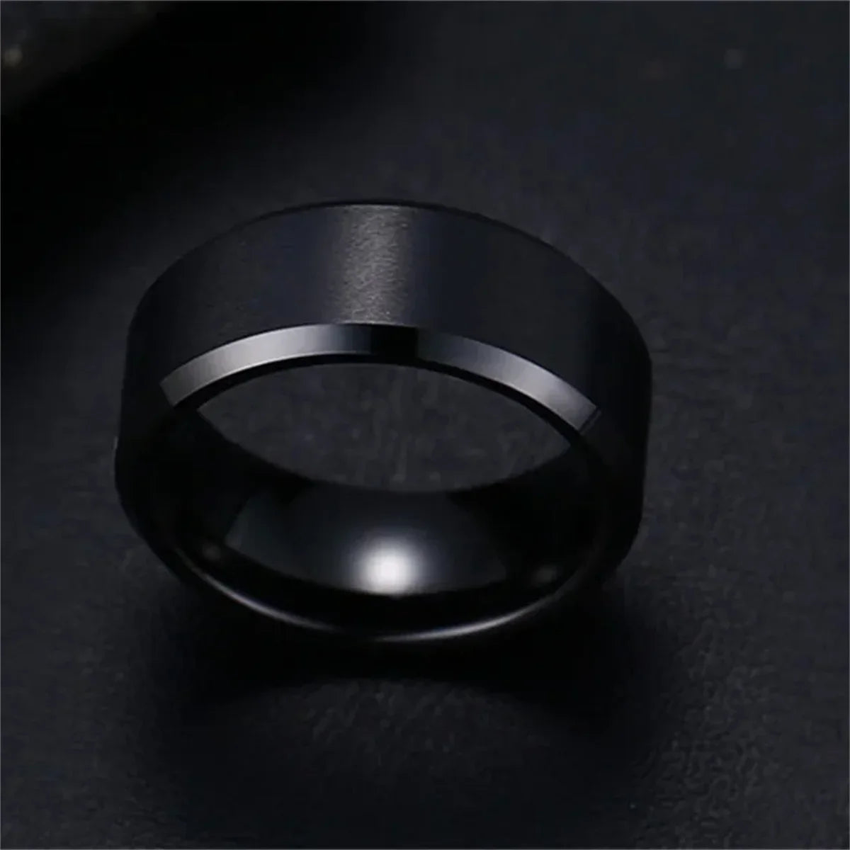 Anillo de dije de acero inoxidable negro – Banda mate de boda y compromiso para hombres y mujeres | Regalo de joyería de moda minimalista