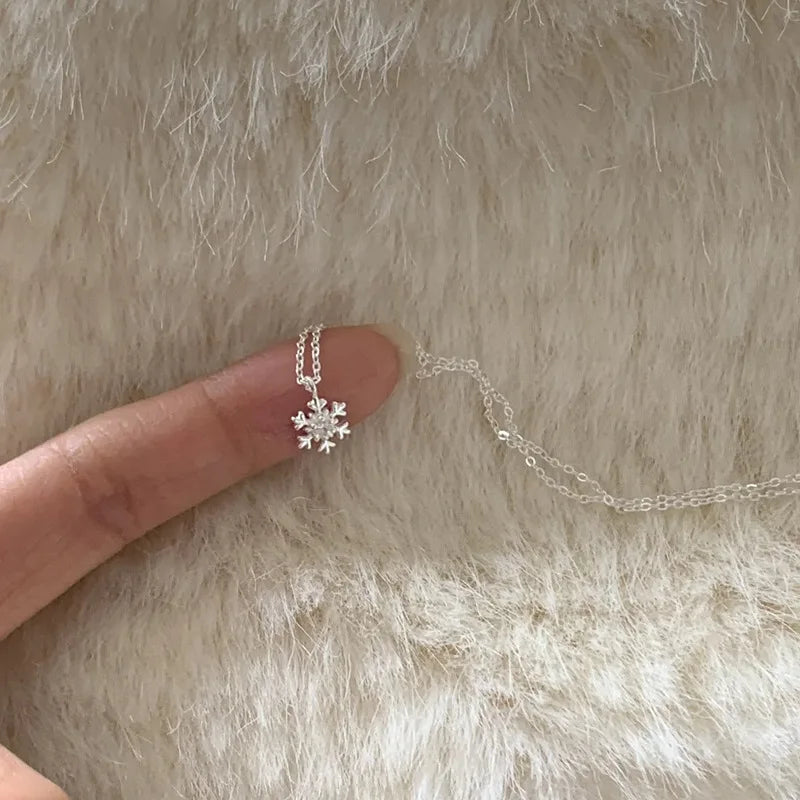 925 Sterling Silver Snowflake Pendant Necklace for Women – Delicate Collarbone Chain Fashion Jewelry, Elegant Gift for Girlfriend
