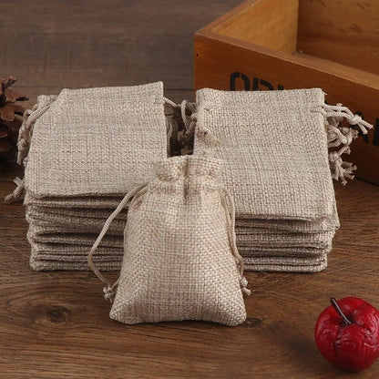 50 SACS CADEAUX en toile de jute avec cordon de serrage – Sacs à dragées en jute pour mariages, bonbons, bijoux et emballages DIY