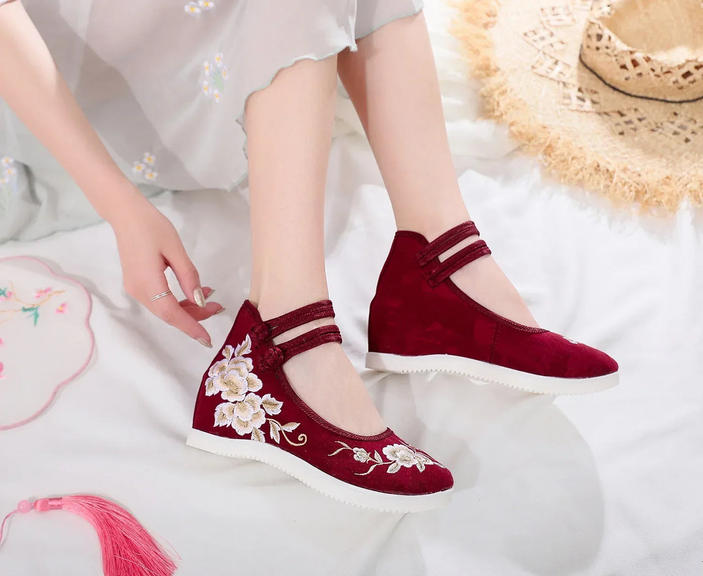 Zapatos de plataforma de lona bordados vintage para mujer – Zapatos casuales estilo étnico chino Hanfu, zapatillas sin cordones Harajuku de otoño