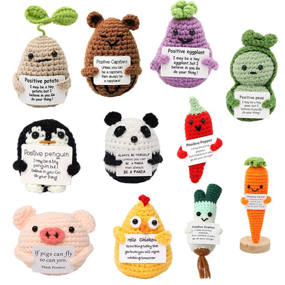 Poupée à énergie positive tissée à la main – Figurine en crochet de légumes et d'animaux avec carte de câlins, cadeau de festival fait à la main et artisanat de décoration intérieure créatif