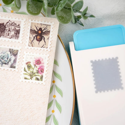 Perforadora de palanca para manualidades con diseño de sello postal rectangular de 1 x 0.8 pulgadas – Perforadora de papel para álbumes de recortes, tarjetas y manualidades de papel.