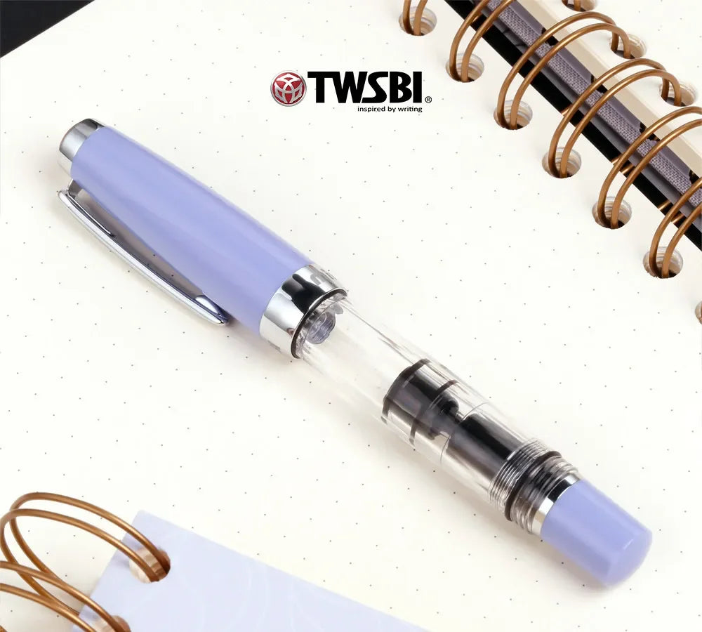 Set de pluma estilográfica TWSBI Diamond 580 Mini Lavanda Púrpura – Edición Limitada con caja de tinta de regalo, pluma de escritura premium para diario, caligrafía, negocios y colección de papelería