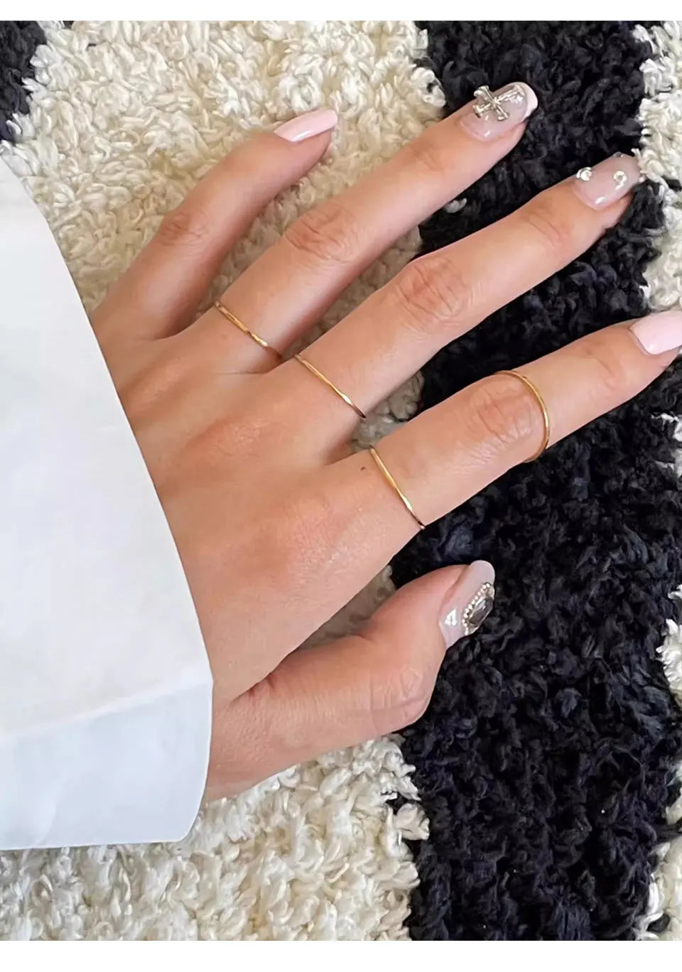 Anillo de Acero Inoxidable 316L Chapado en Oro PVD de 18K Ultrafino – Banda Apilable Minimalista de 0.5mm Resistente al Deslustre para Mujer