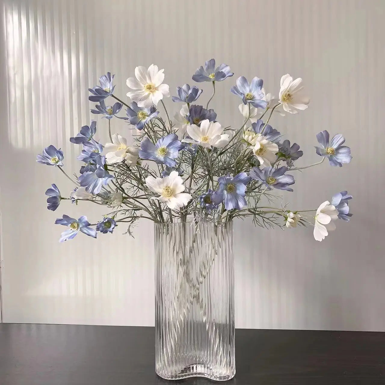 1 Gerbe de 60cm de Fleurs Artificielles Camomille Marguerite – Fausse Fleur en Soie Blanche pour Décoration de Mariage, Décoration de Table, Arrangements de Fête & Bouquets DIY