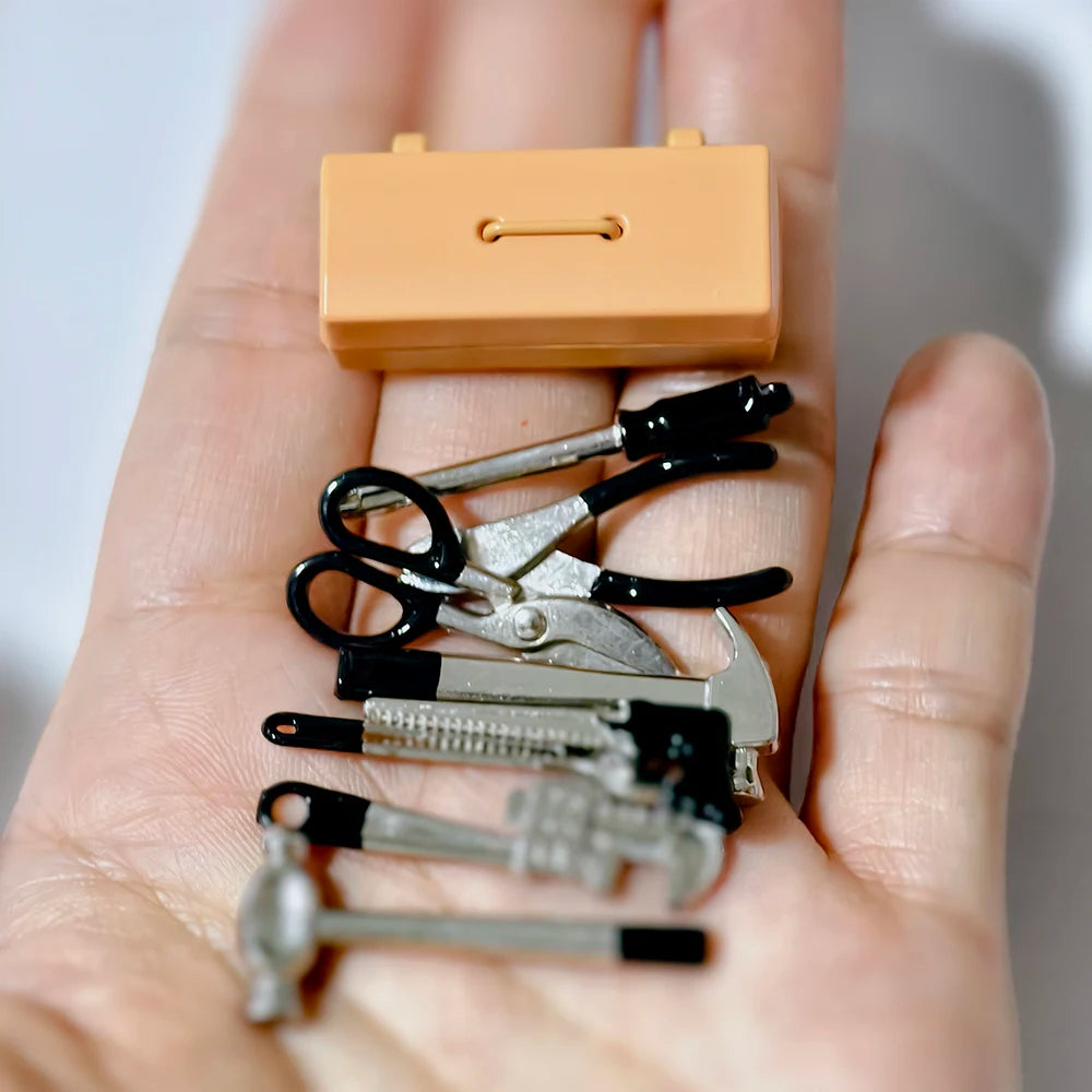 Miniature maison de poupée Kit d'outils – Clé, marteau, tournevis et pinces mini accessoires pour poupées Blythe, OB11, scènes de maison de poupée, loisirs créatifs et présentoirs de collection