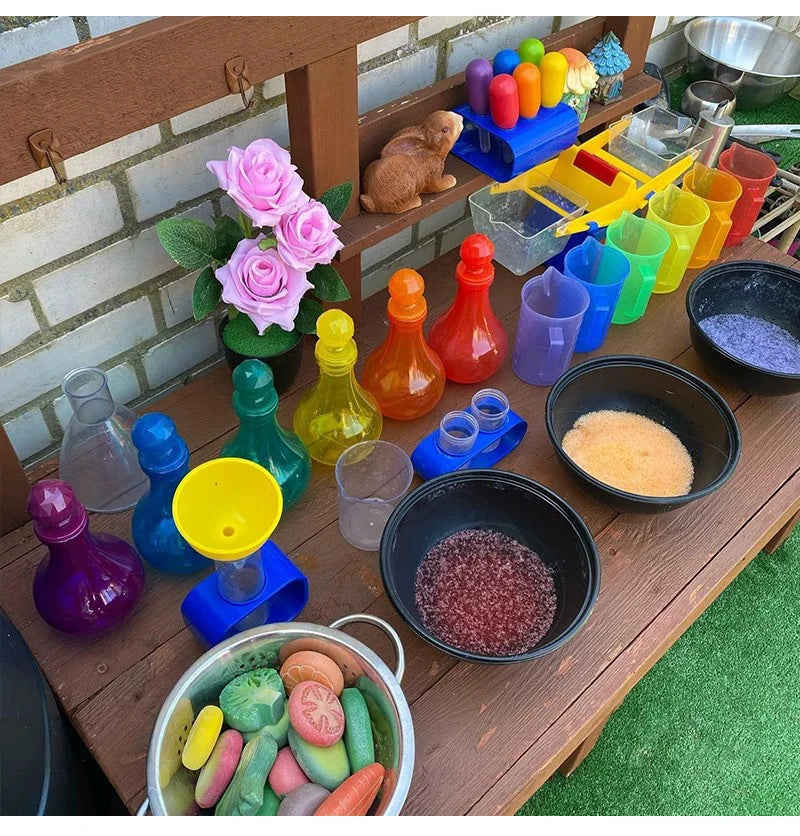 Kit de jeu sensoriel Montessori sable et eau – Jouet d'apprentissage STEM ouvert avec gobelets doseurs arc-en-ciel, entonnoirs, pelles, pinces et tuyaux, jouet d'activité créative en extérieur pour enfants