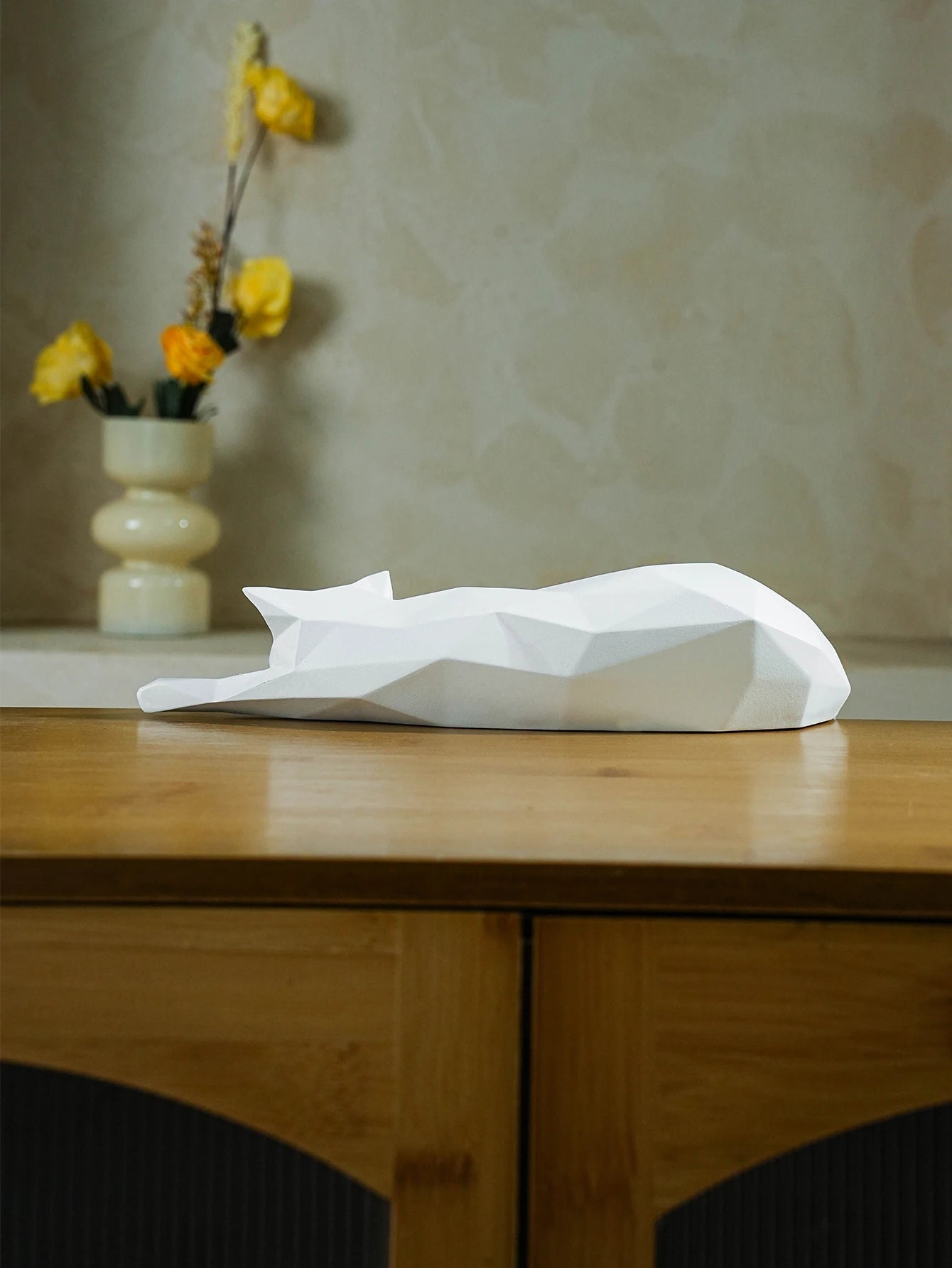 Geometric Lying Cat Statue – Modern Black & White Decorative Figurine for Home, Office, Table & Shelf Décor